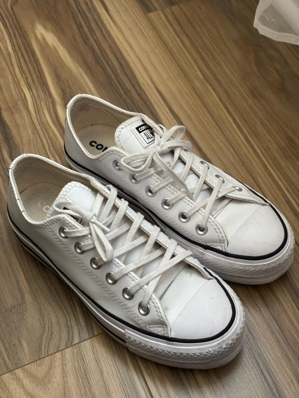 Converse Chuck Taylor All Star Leather White Sneakers – Women’s 7.5 – Pre-Owned